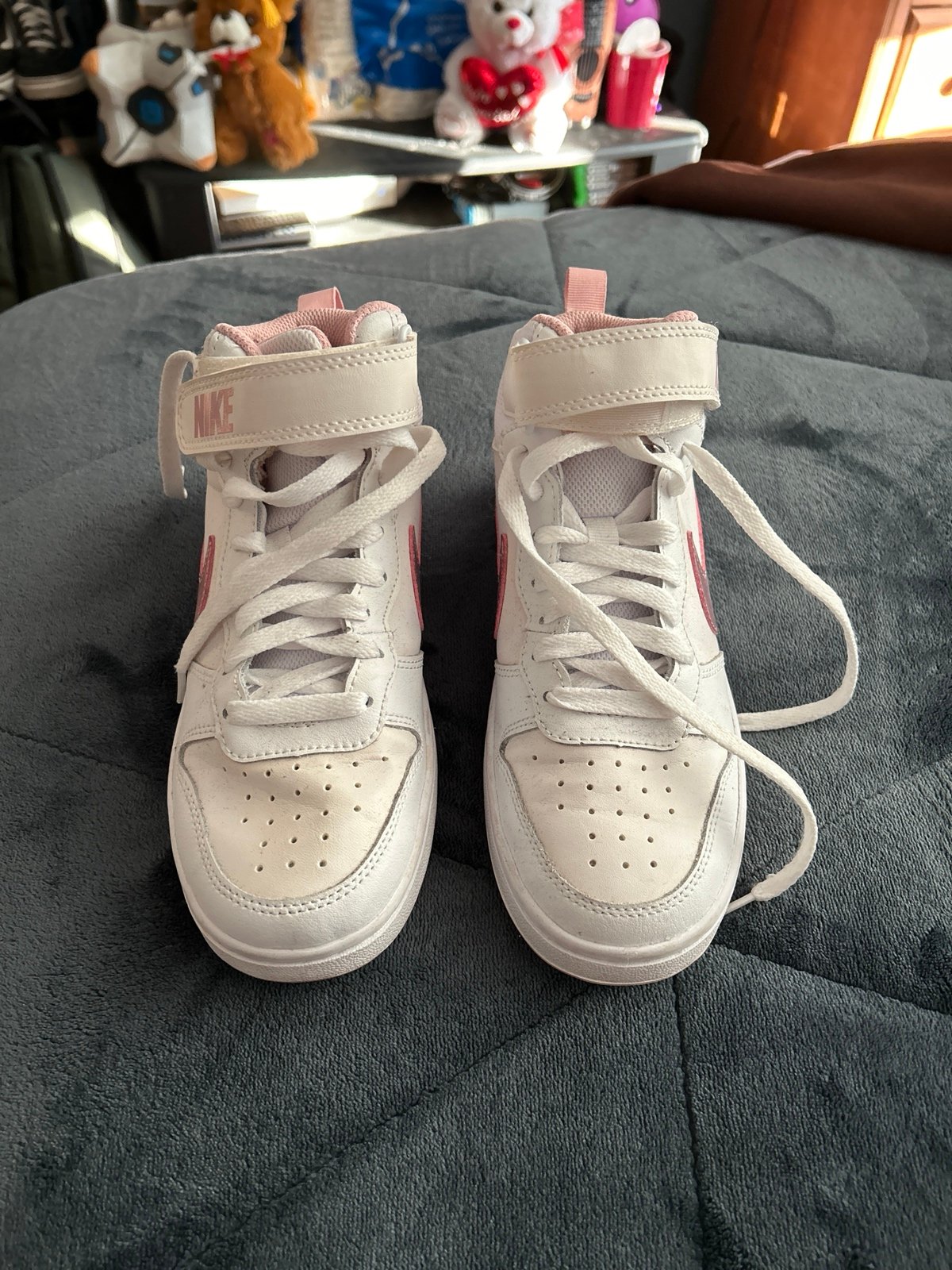 Nike Girls Sneaker Size 4 Youth