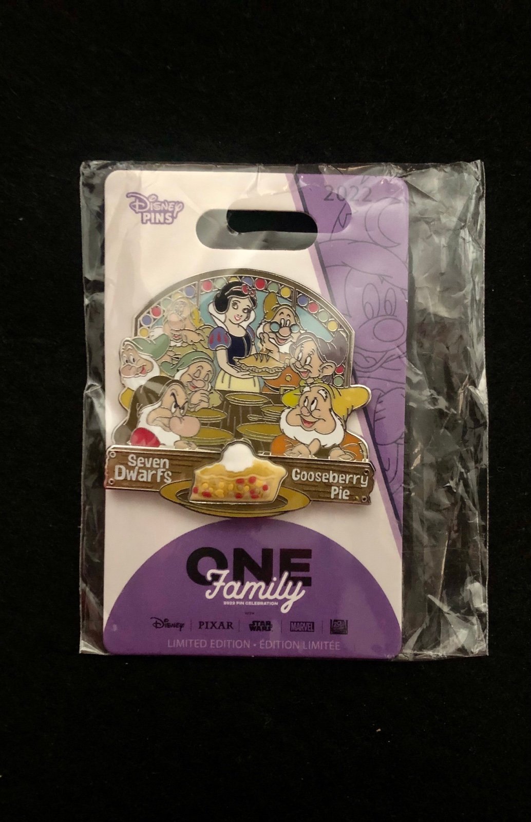 Disney 2022 WDW One Family Dinner Event Snow White & 7 Dwarfs Pin