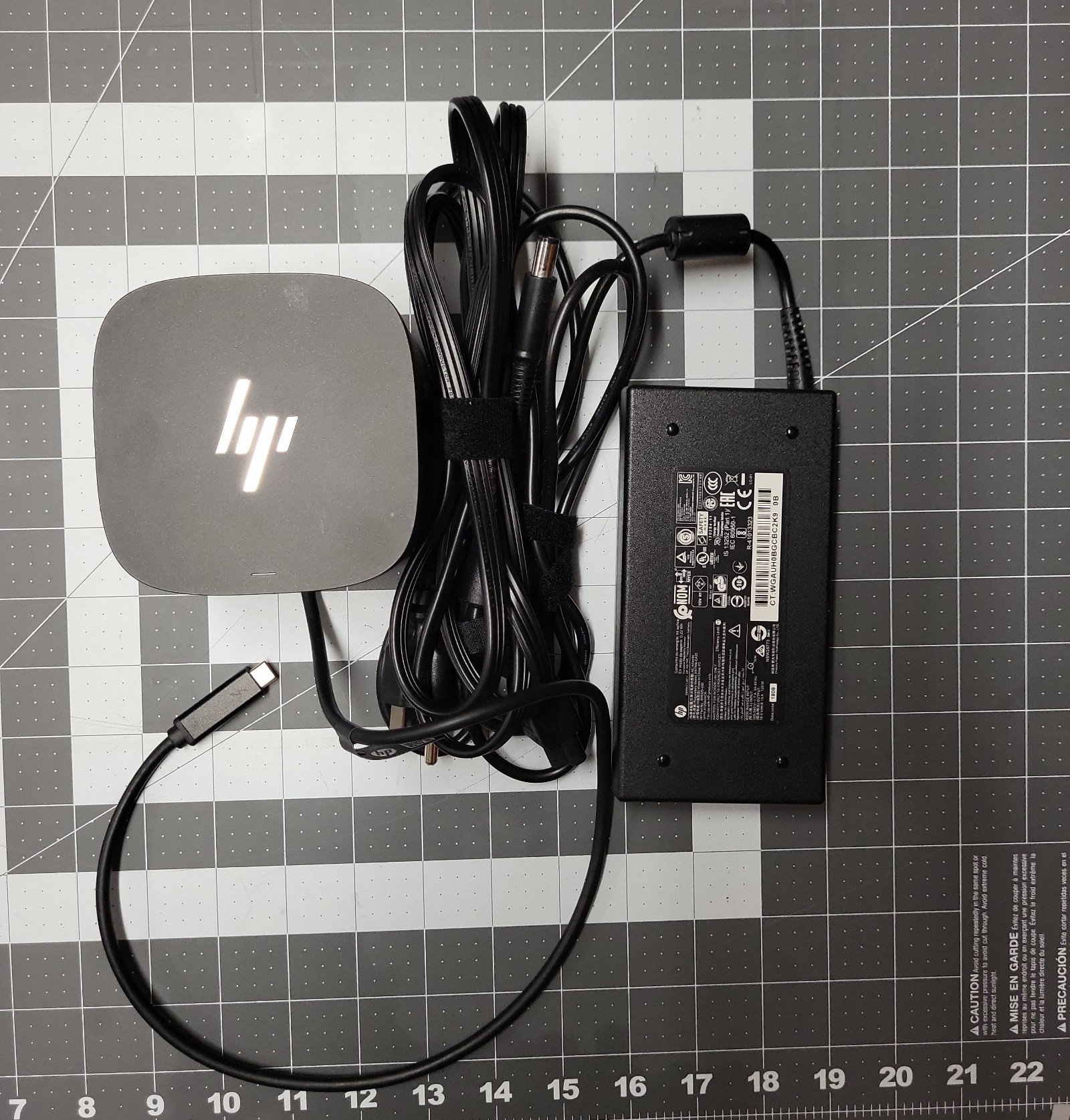 HP THUNDERBOLT G2 DOCKING STATION WITH 120W Adapter