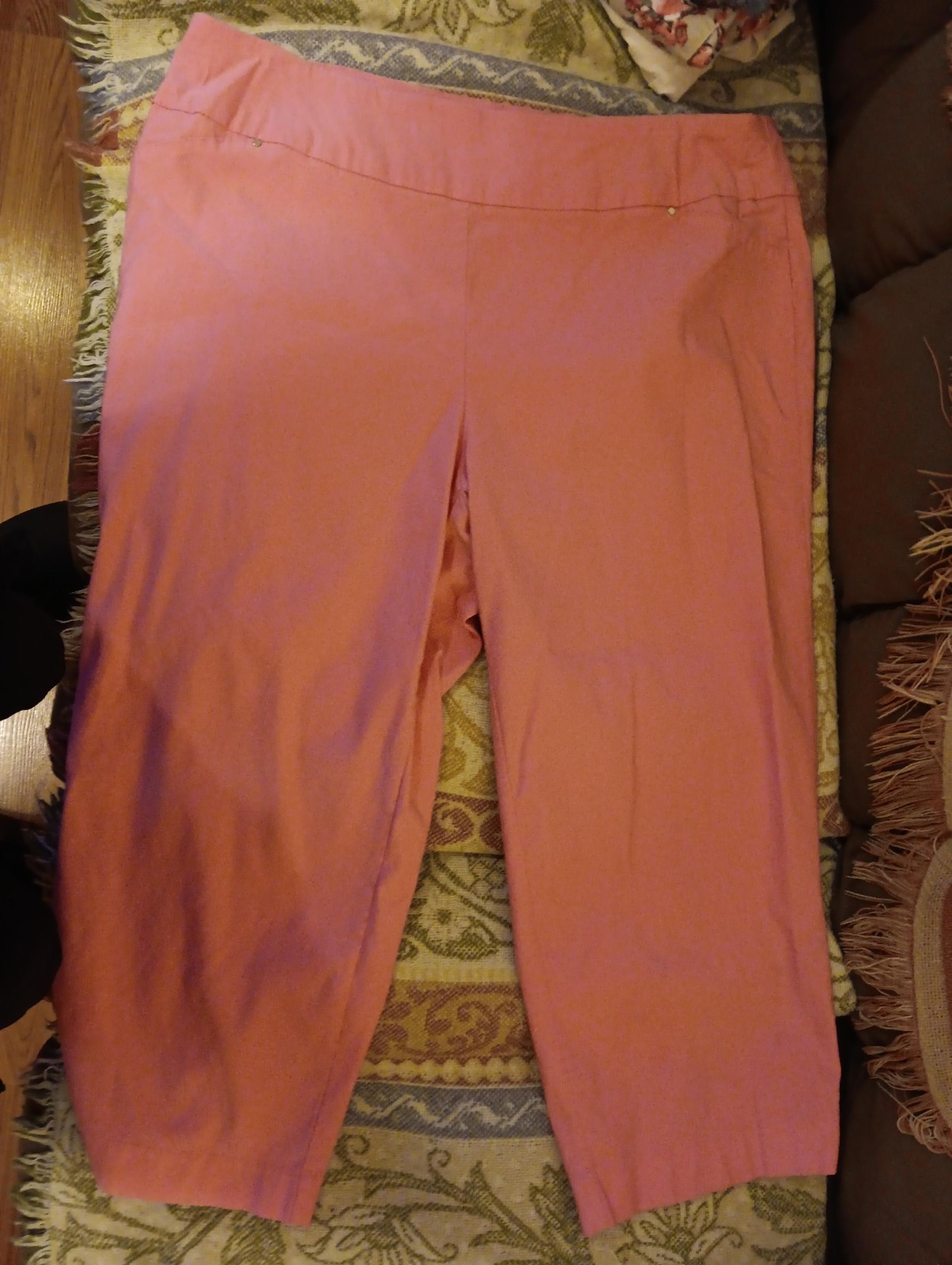 Cato Women's Capri Pants.