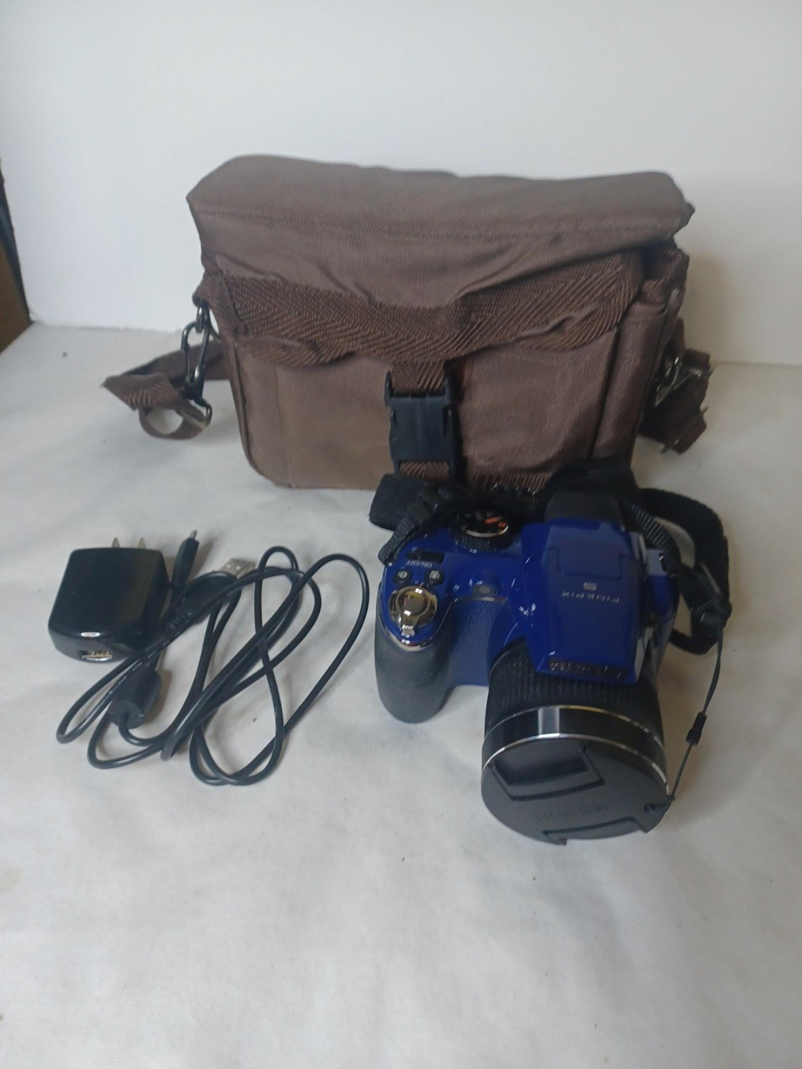 Blue Fujifilm Finepix S4080 14.0MP Digital Camera, Bag,Cable