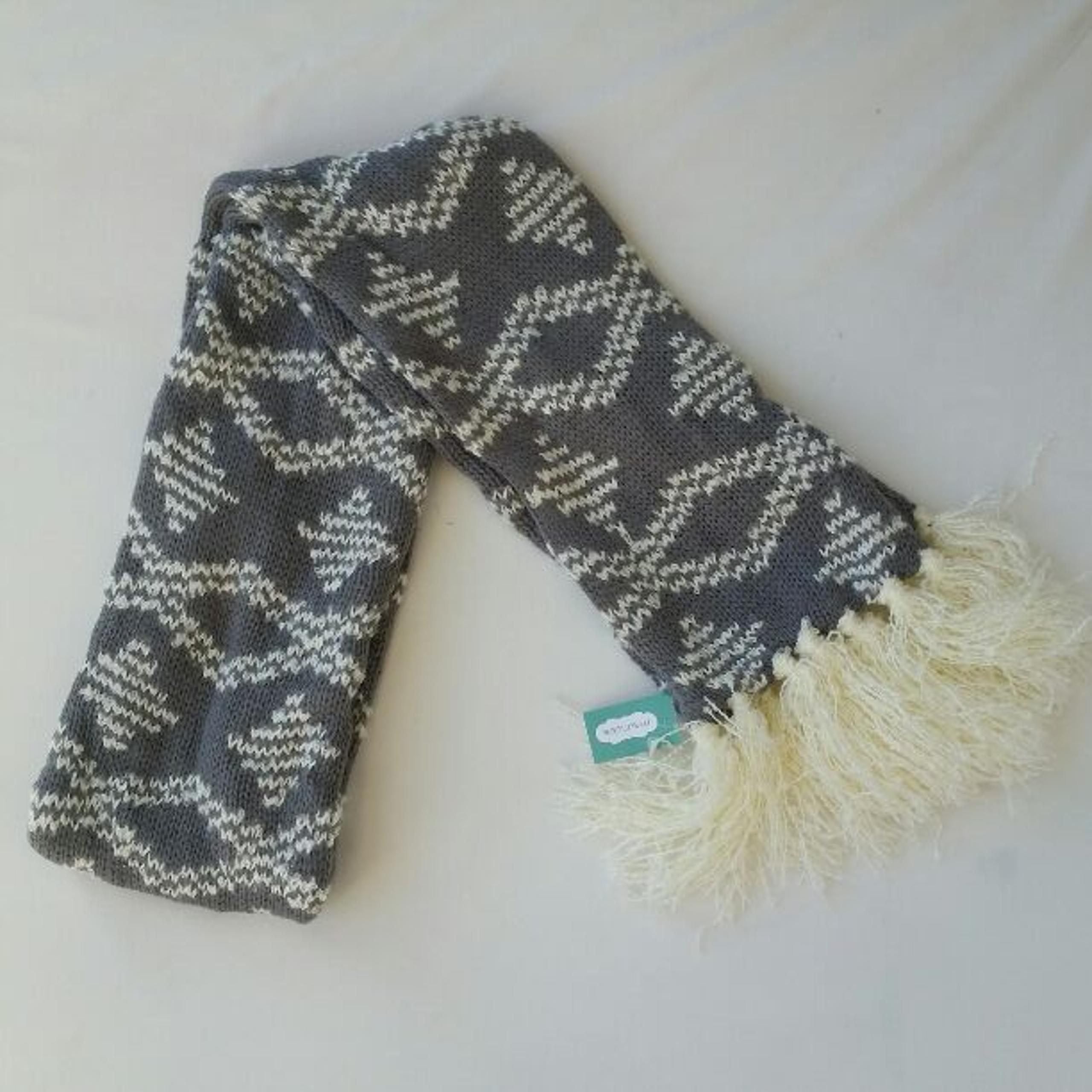 MAURICE'S GRAY LONG FRINGE SCARF-NWT
