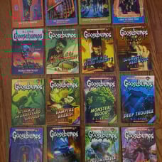 Goosebumps Softcover 16 Super Creepy Book Bundle
