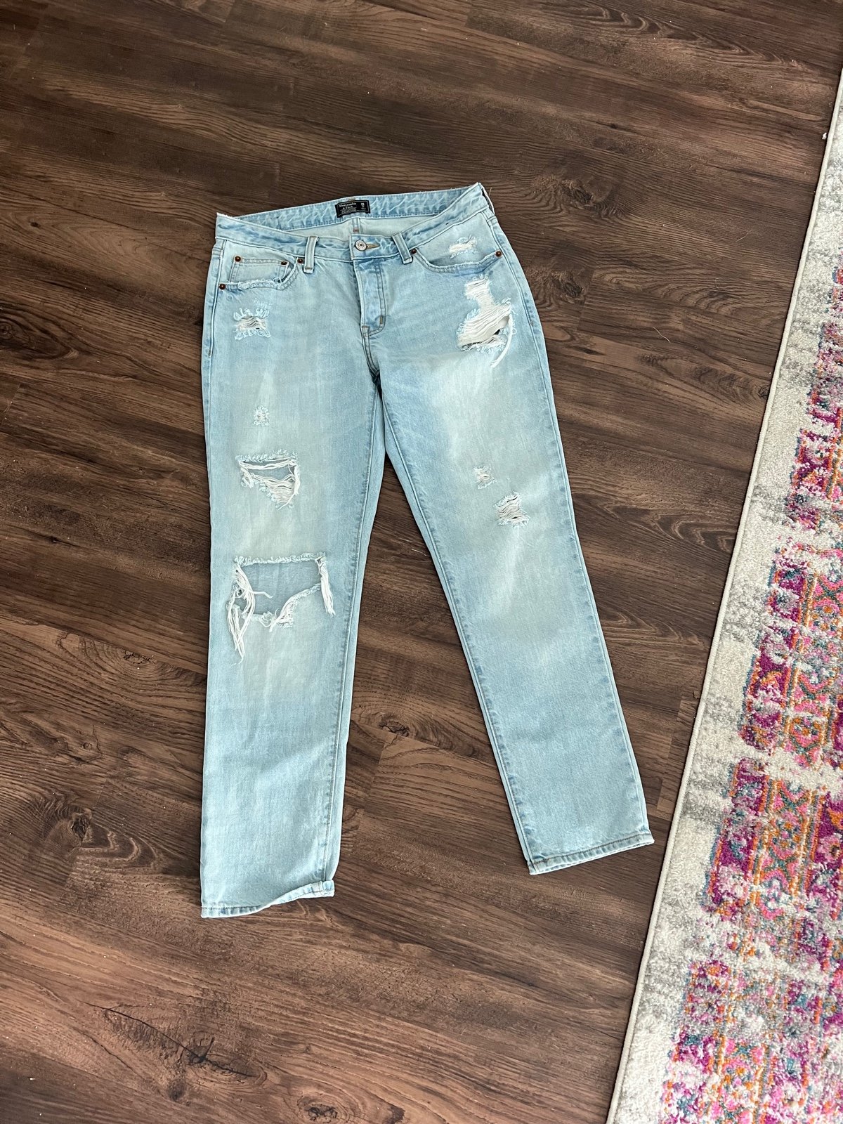 Abercrombie Ames low rise slim boyfriend jeans size 26/2 regular