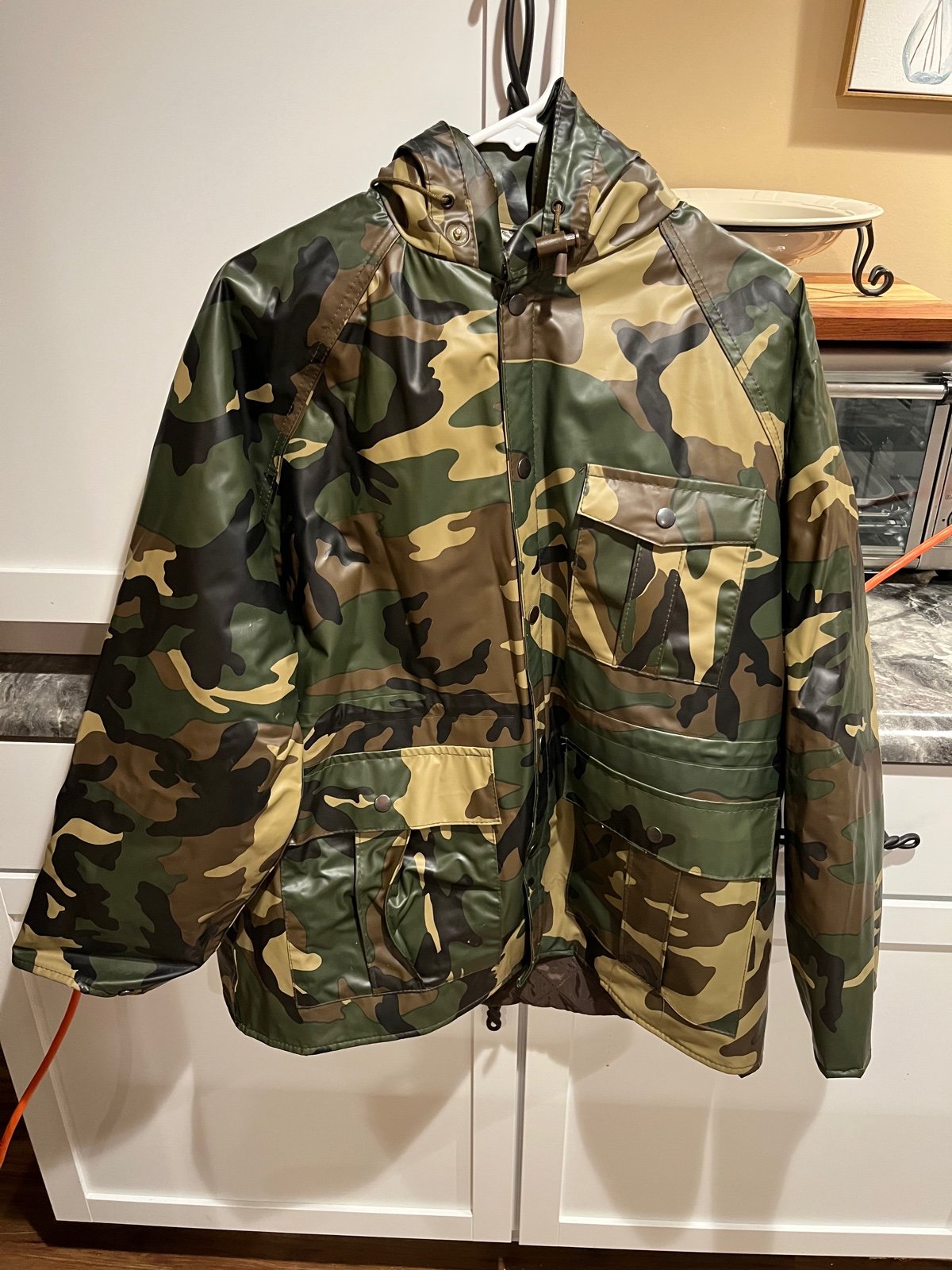 Duck Bay Men's Size Large Woodland Camo Hooded Lined PVC Hunting Rain Jacket.