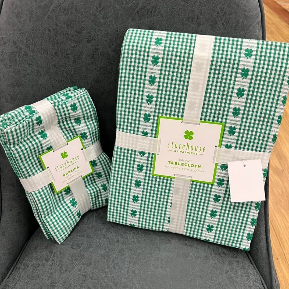 St Patricks table cloth and napkins Bundle ! 4 napkins 60x84 tablecloth