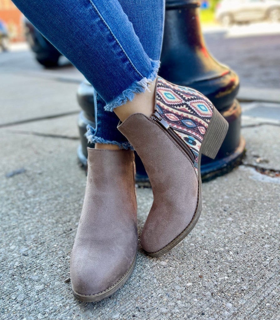 Corkys Prevail Pink Aztec Booties - size 9 NEW