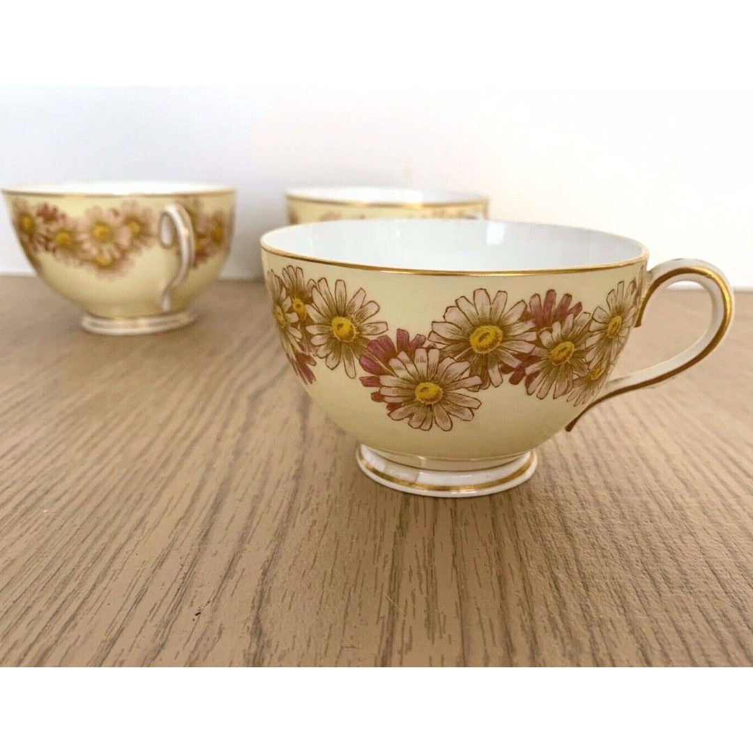 Bailey Banks & Biddle Fine Bone China Teacups Set of 4 Daisy Pattern Gold Trim