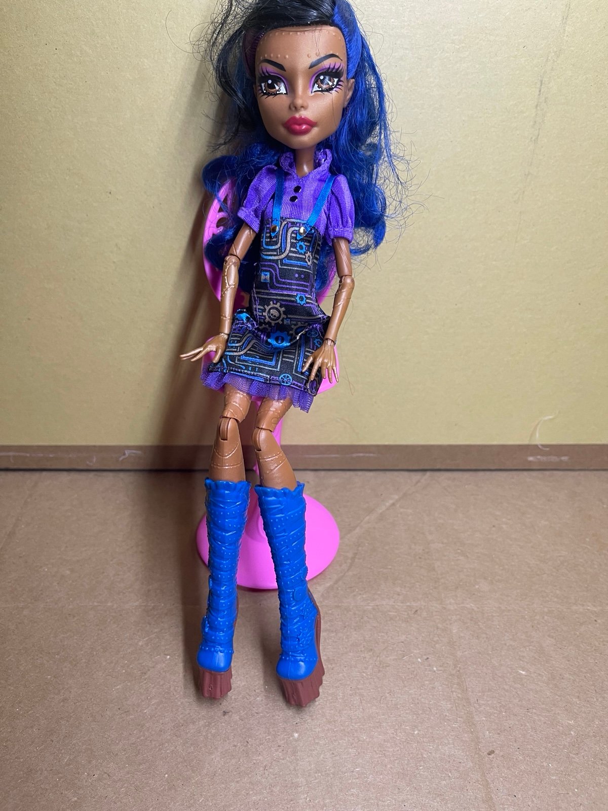 Robecca Steams Art Class Monster High