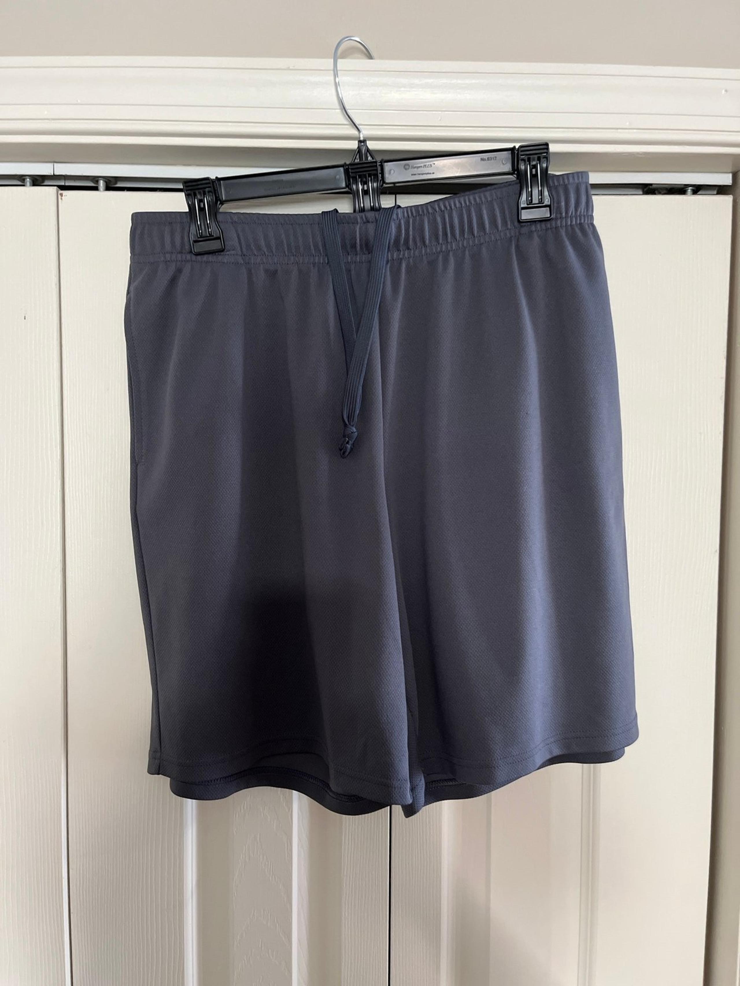 2 Men’s Tek Gear Mesh Shorts with Pockets Size Large