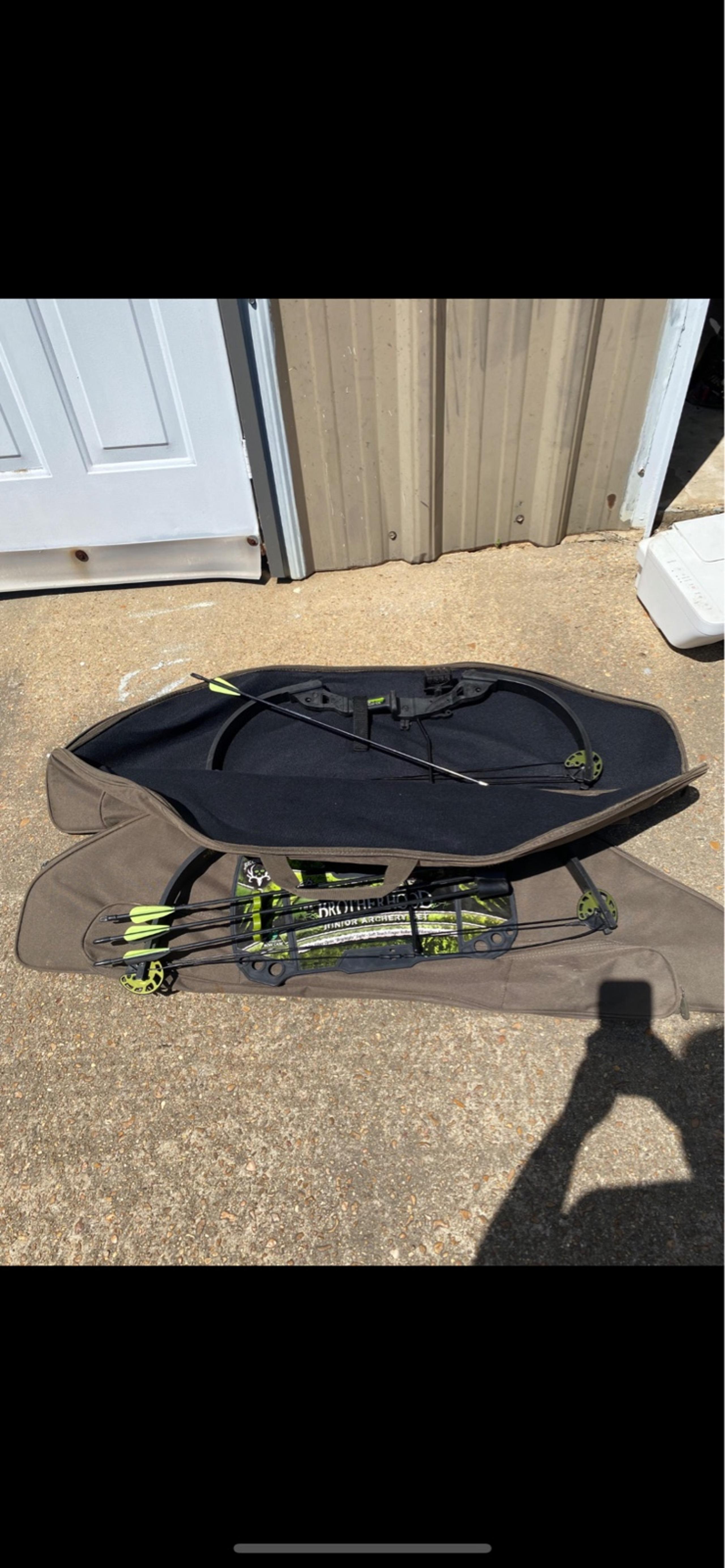 2 youth bows with cases
