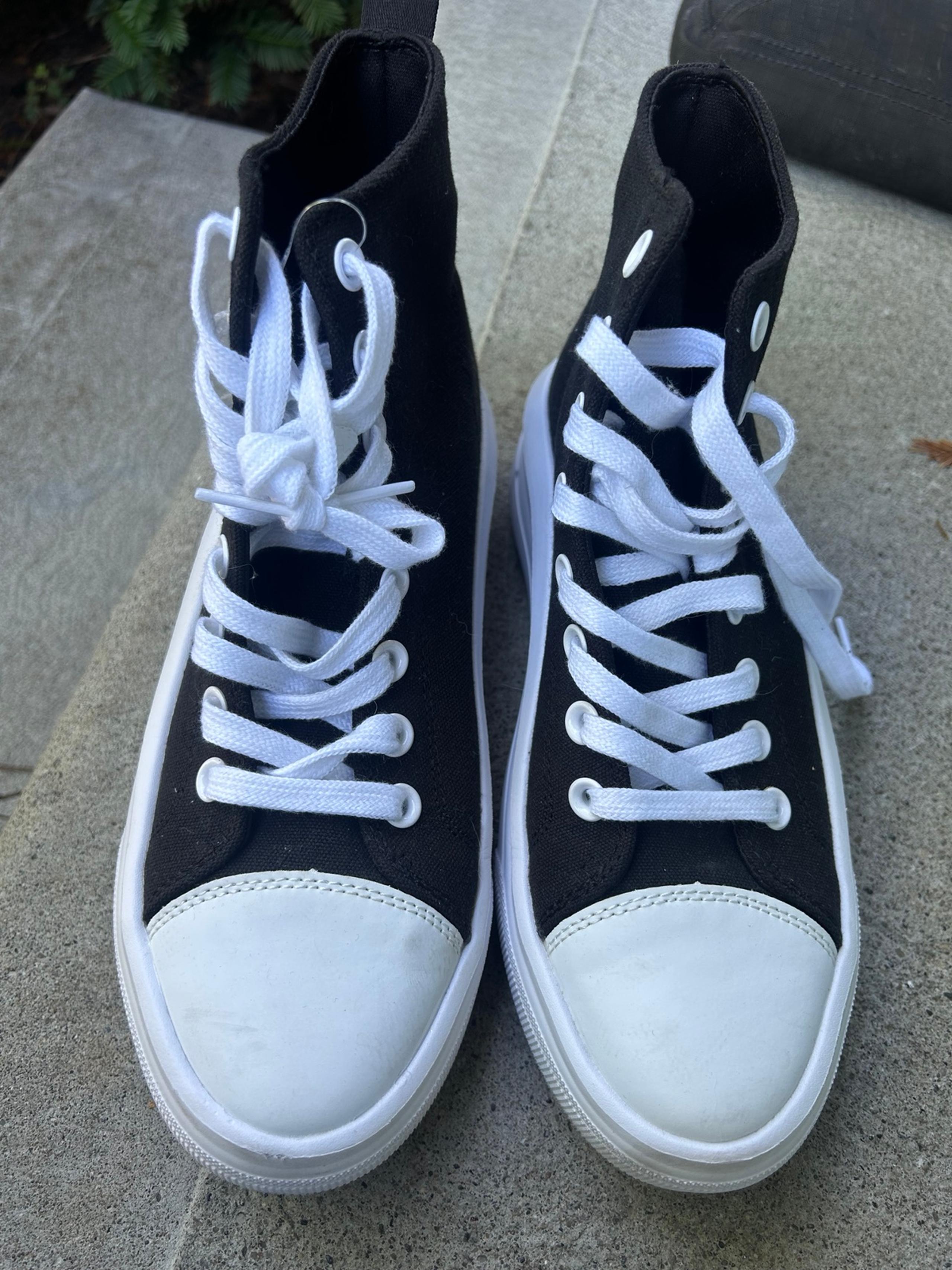 Women’s Wild Fable high top sneakers size 8