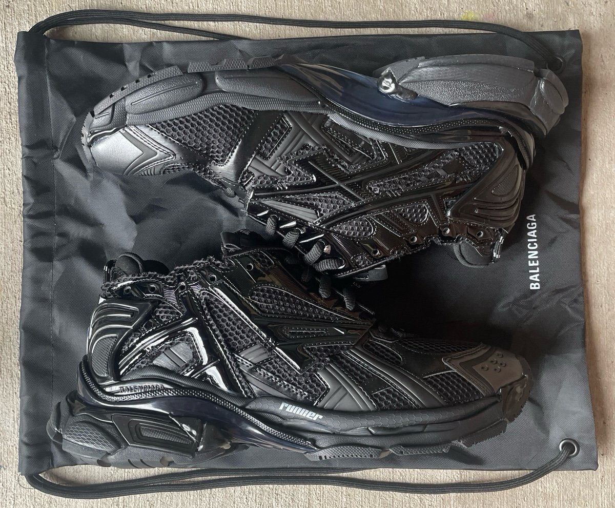 black balenciaga runners