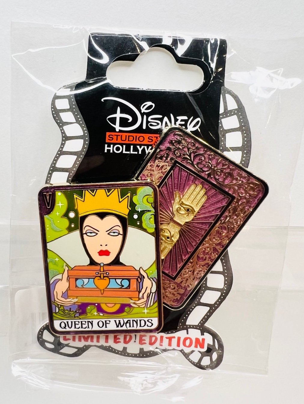 Disney DSSH 2023 Villain Tarot Cards Snow White Evil Queen LE400 Pin