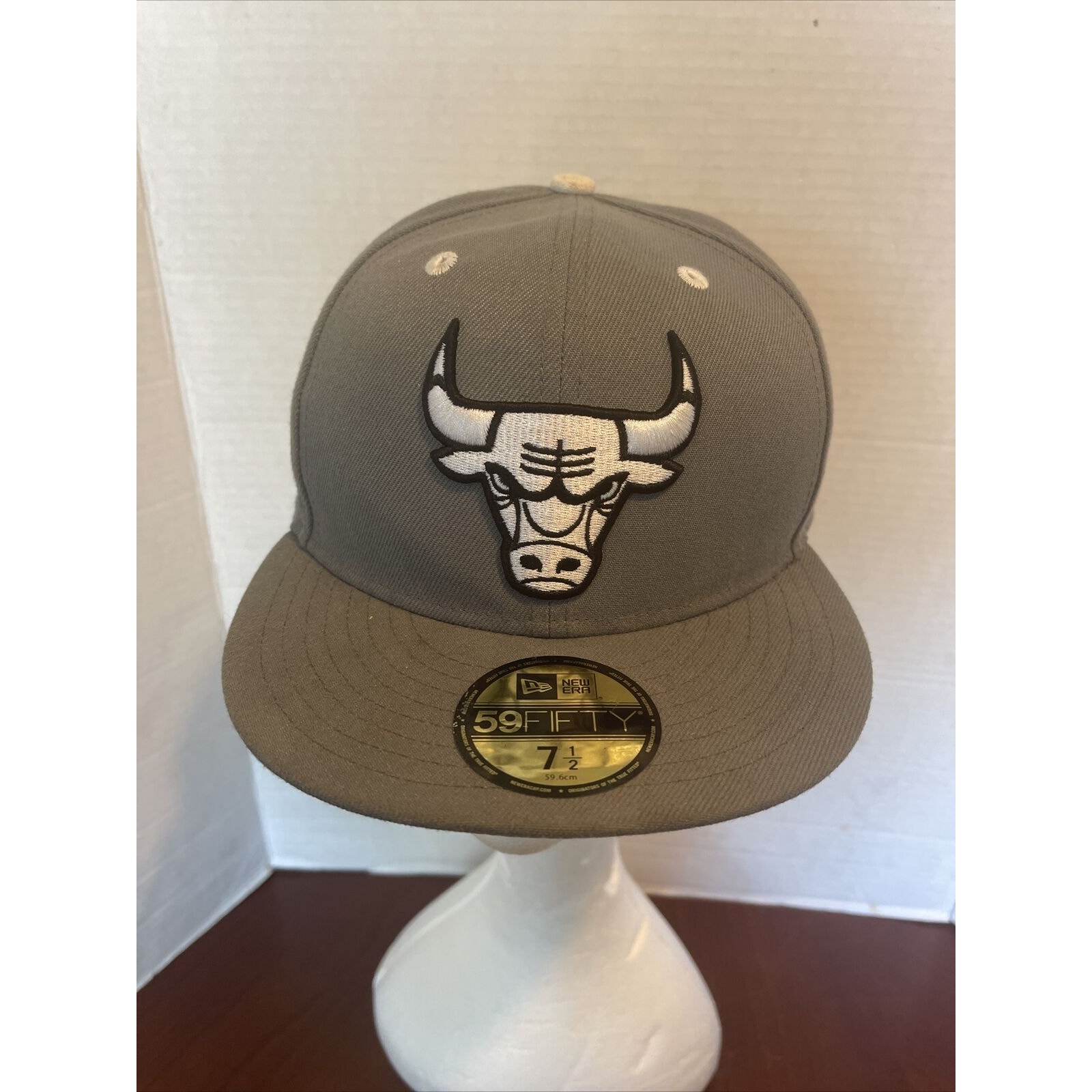 Chicago Bulls New Era, Gray Color Pack 59FIFTY Fitted Hat 7 1/2. 59.6CM