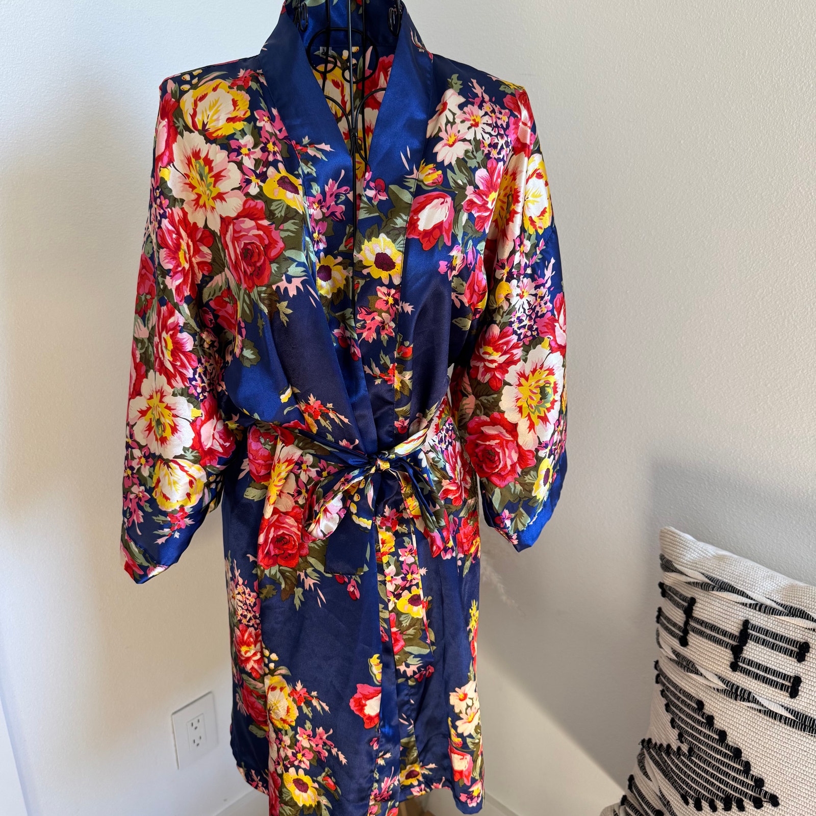 Boutique Blue Floral Belted Kimono Robe Medium