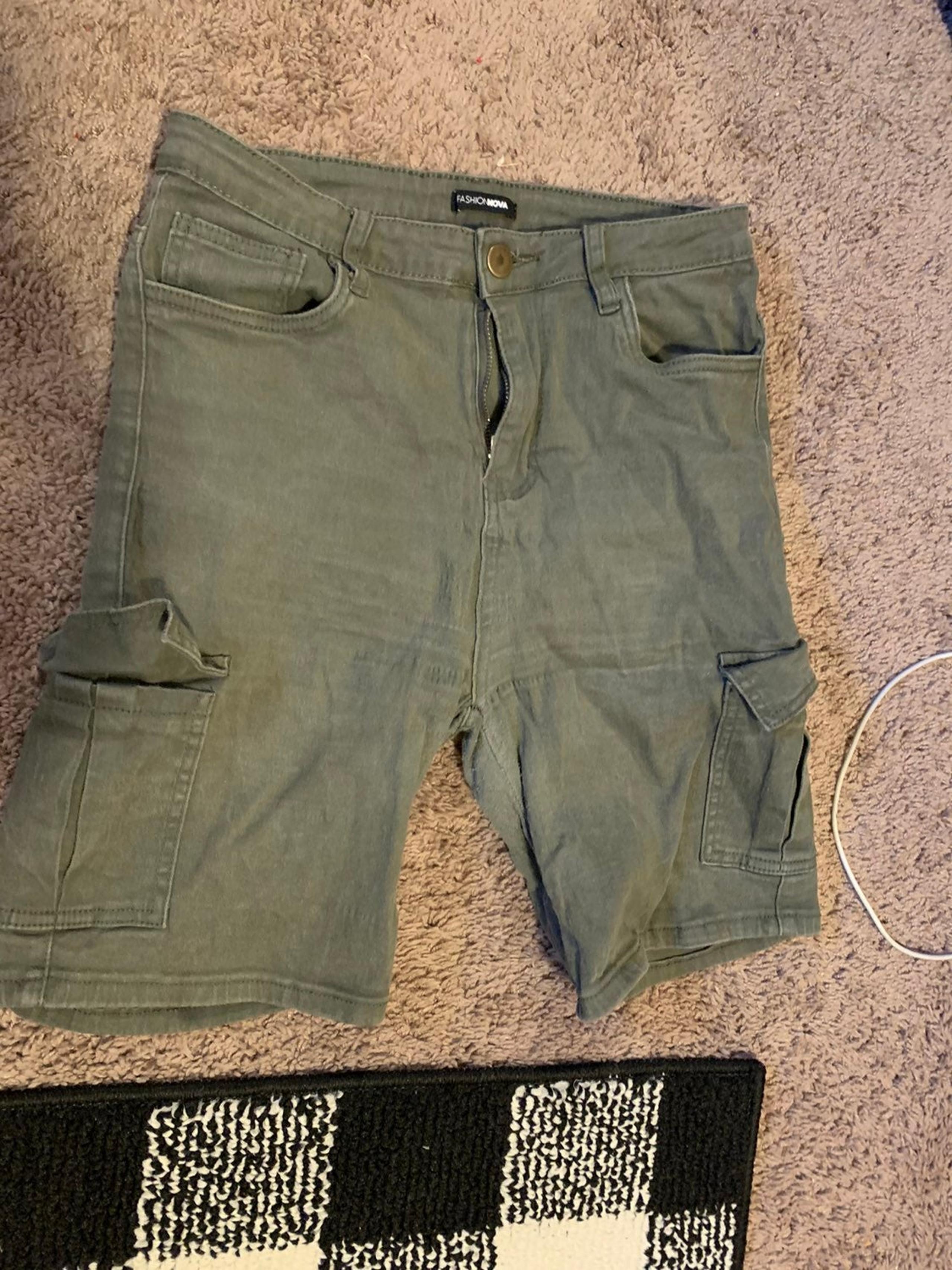 Fashion nova Olive cargo shorts