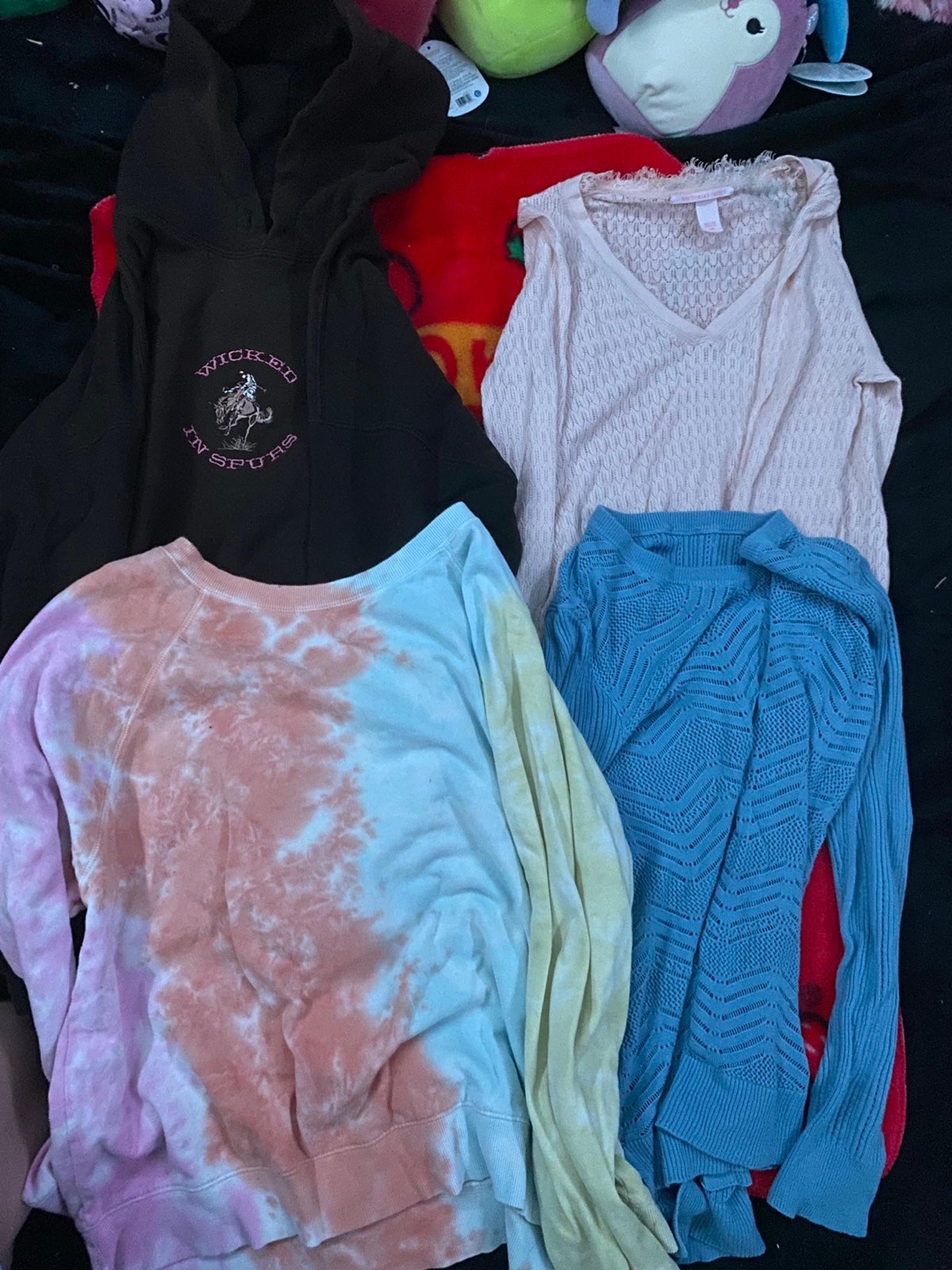 Sweatshirts 4 pc