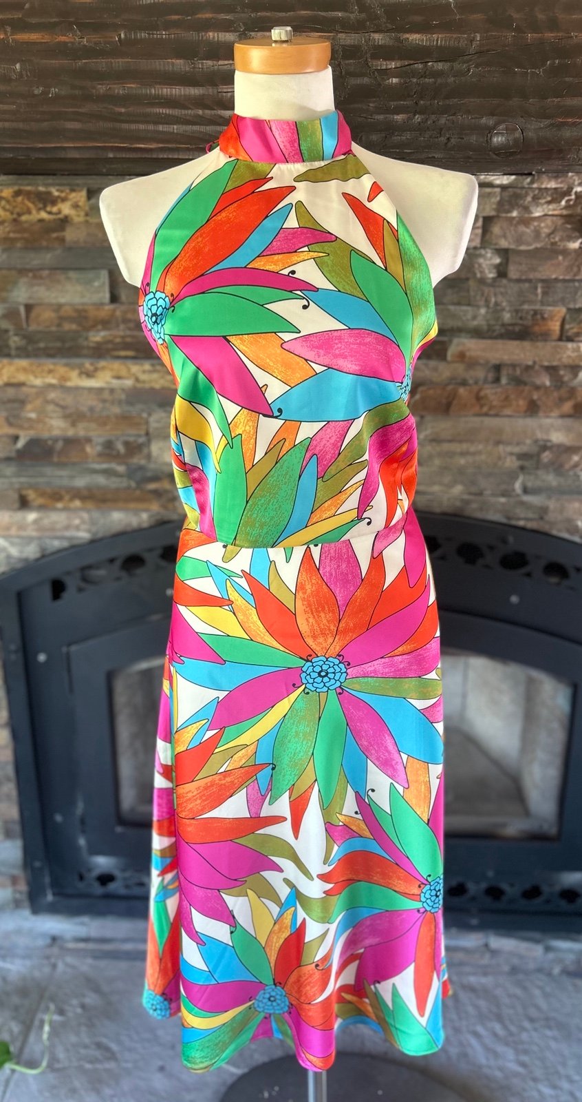 Maison d’Amelie Bold Print Silky Halter Skirt Set Large