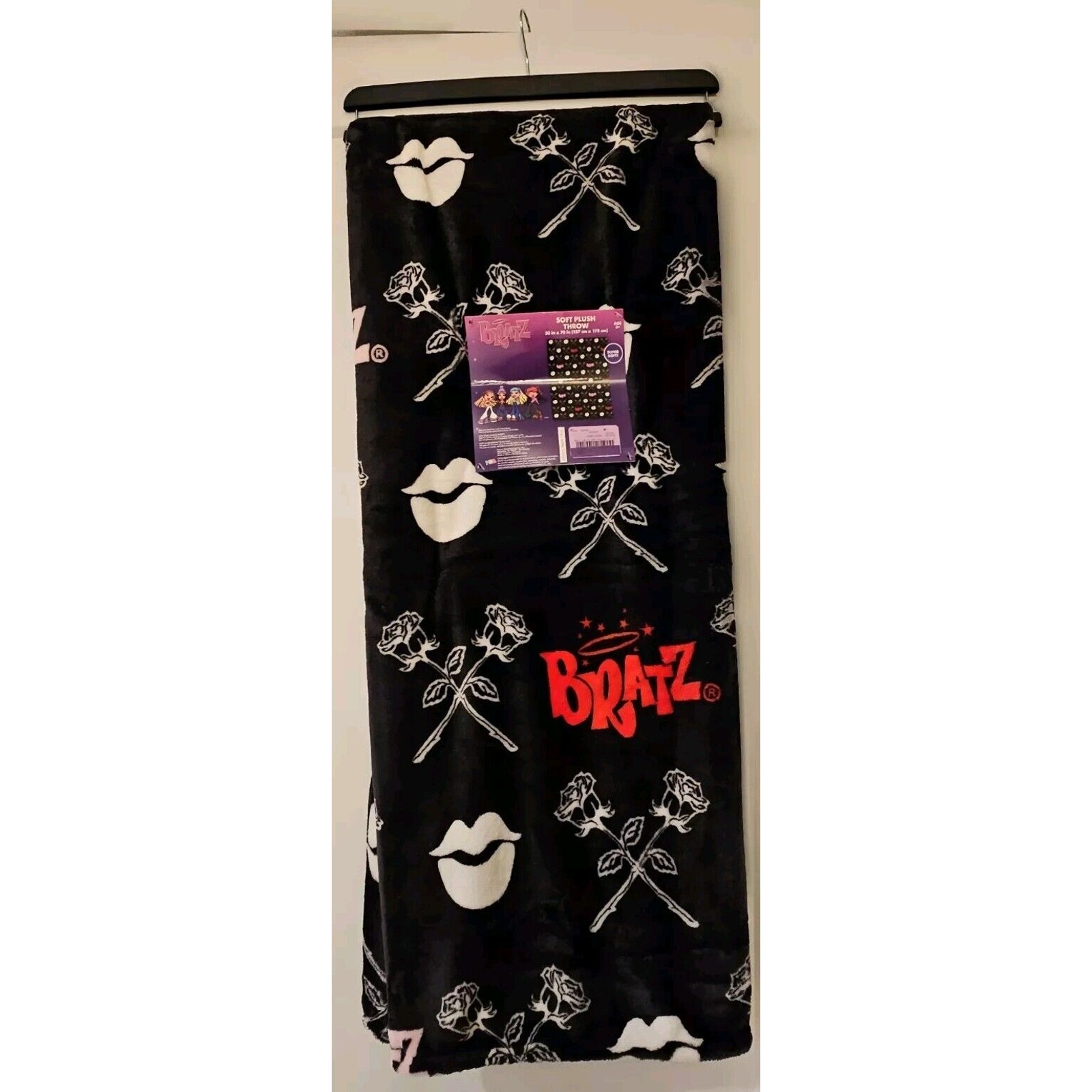 BRATZ Throw Plush Blanket NWT - Lips & Roses Design Y2K HTF 50x70