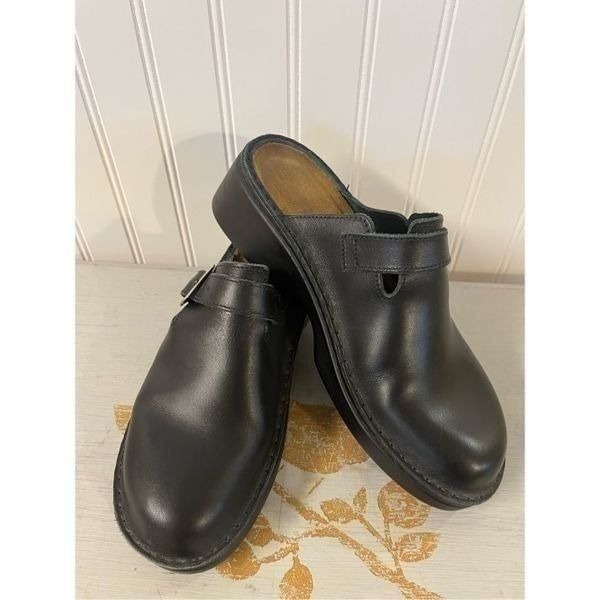 Naot slip on clog mule style shoes black sz 38 or 7.5