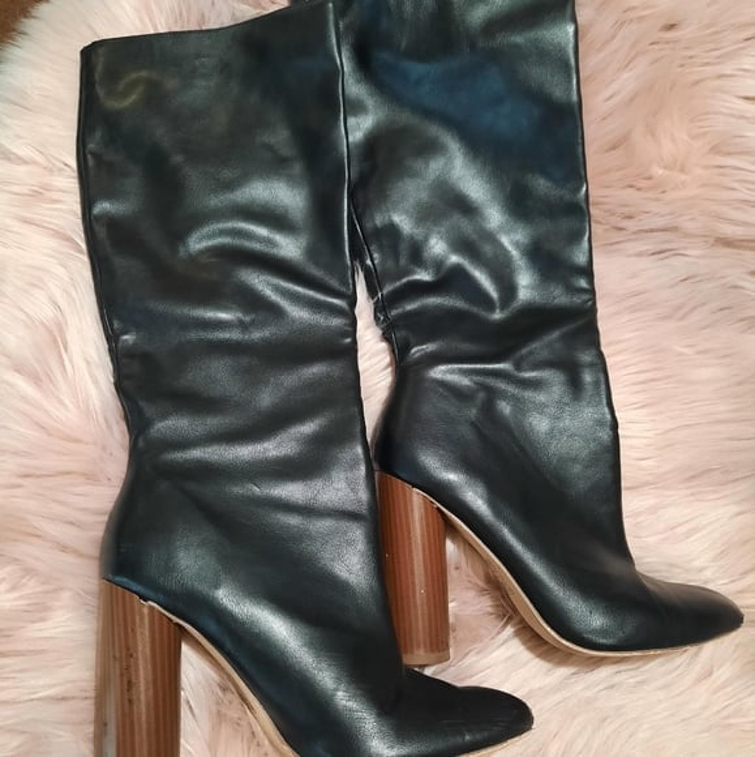 Forever 21 black boots size 7