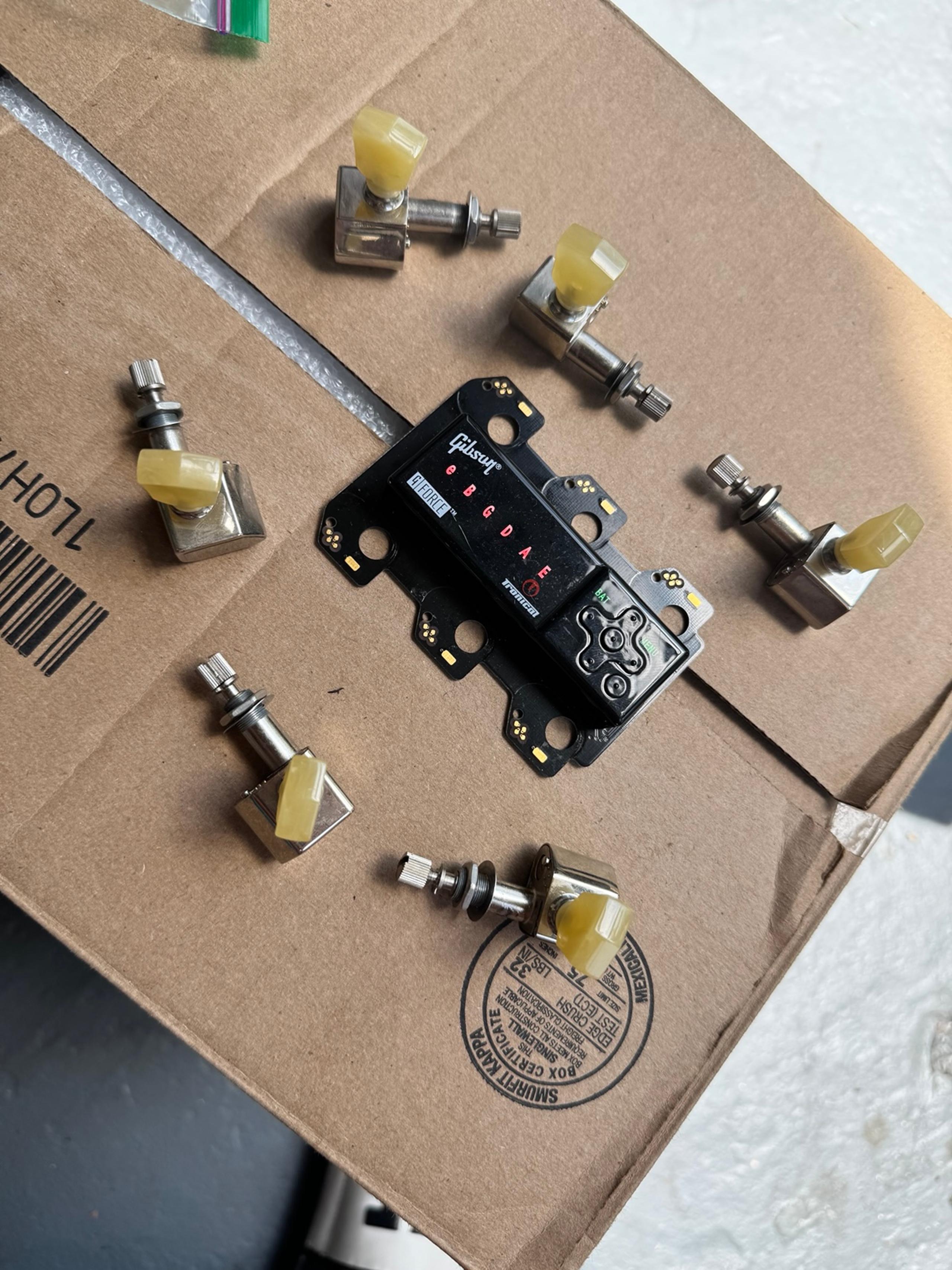 Gibson G-Force Tronical Automatic Tuning System