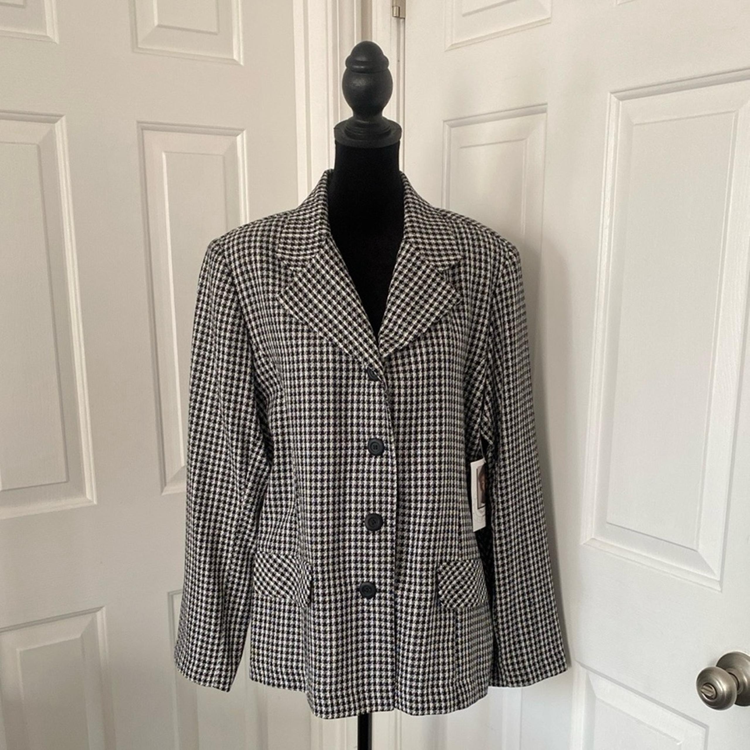 Jaclyn Smith NWT  Vintage Black and White Houbdstooth Blazer.