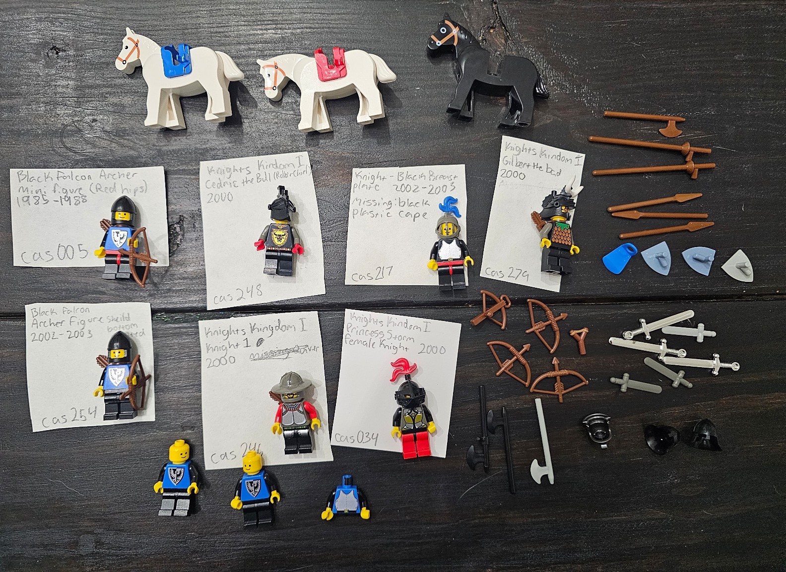 40 piece LEGO Castle & Knights Kingdom Minifigure Lot w Horses and Weapons