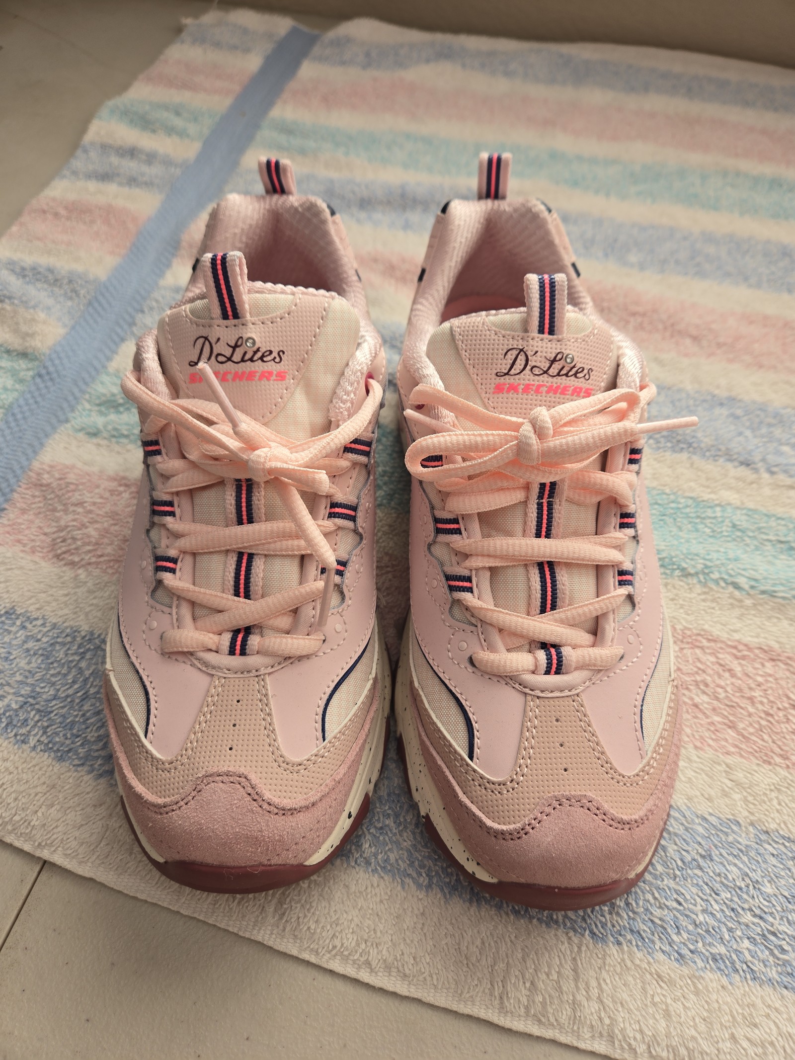 Skechers Rose Pink D'Lites Size 7.5