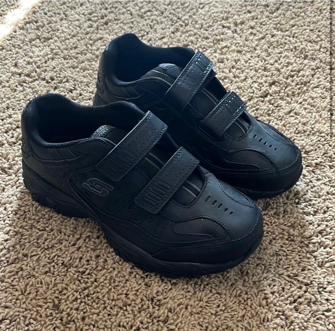 Men’s 8.5 Sketcher Wide Fit