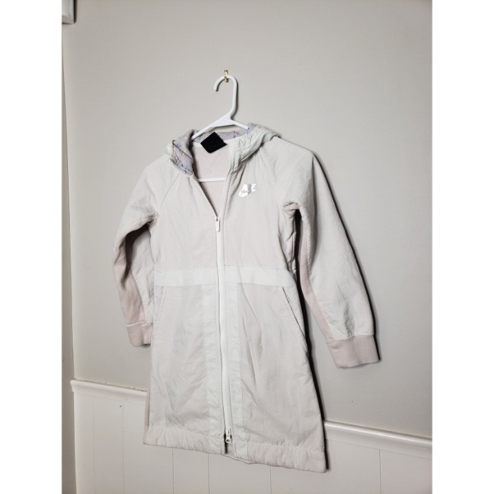 NIKE White Coat
