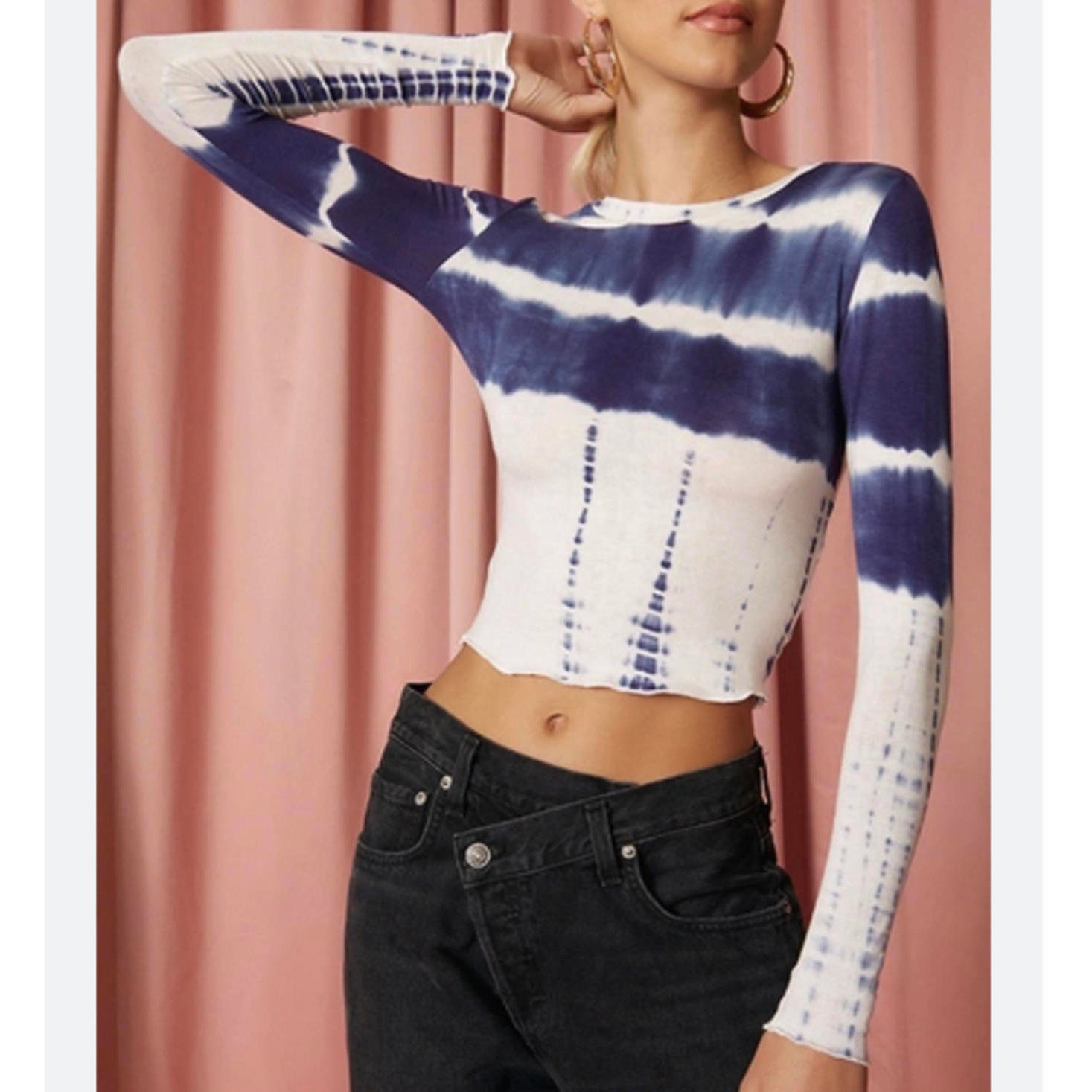 SUPERDOWN blue and white tie dye long sleeve crop top sz M