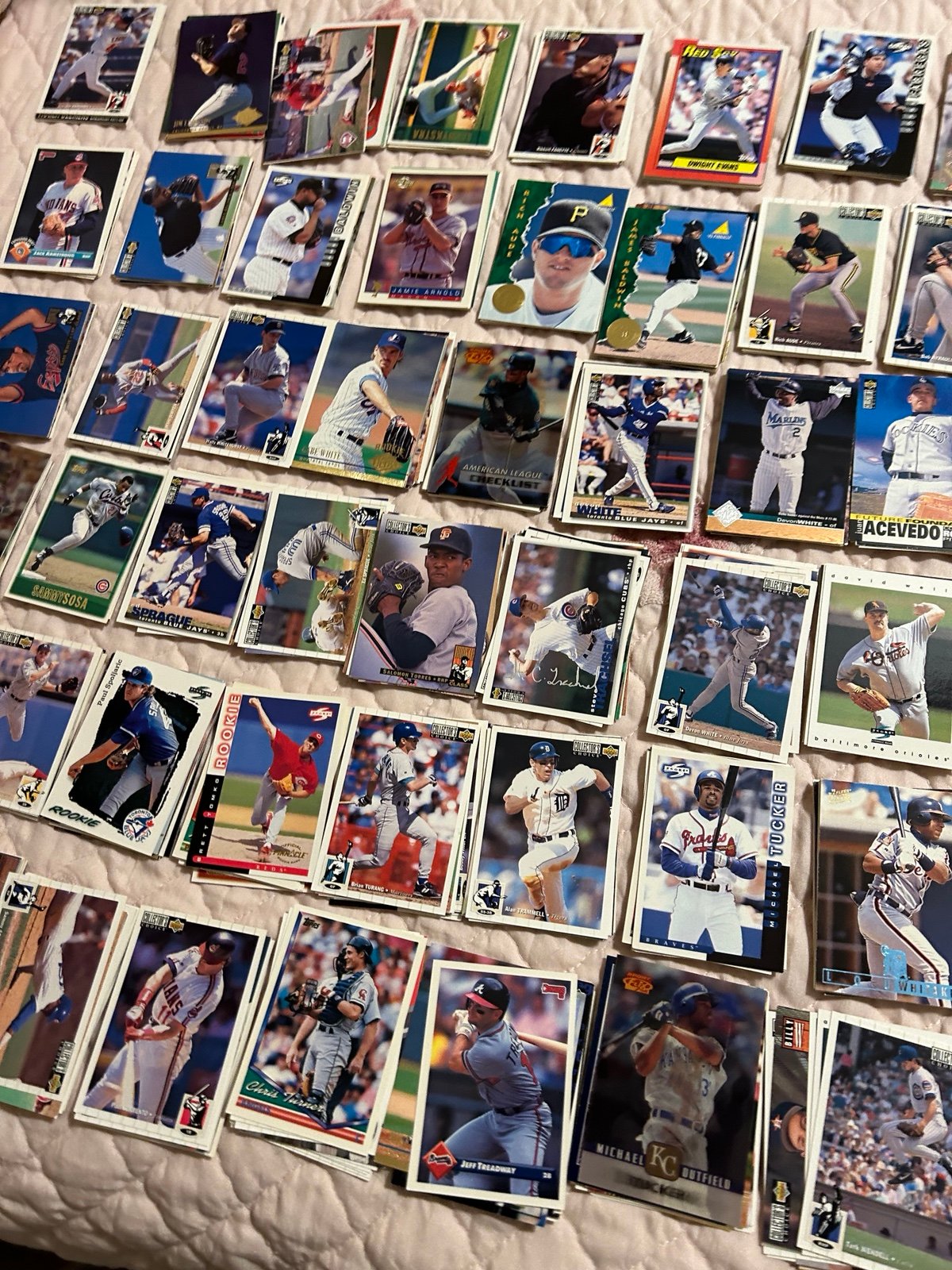 1,950+ Random Bundle of Baseball Cards