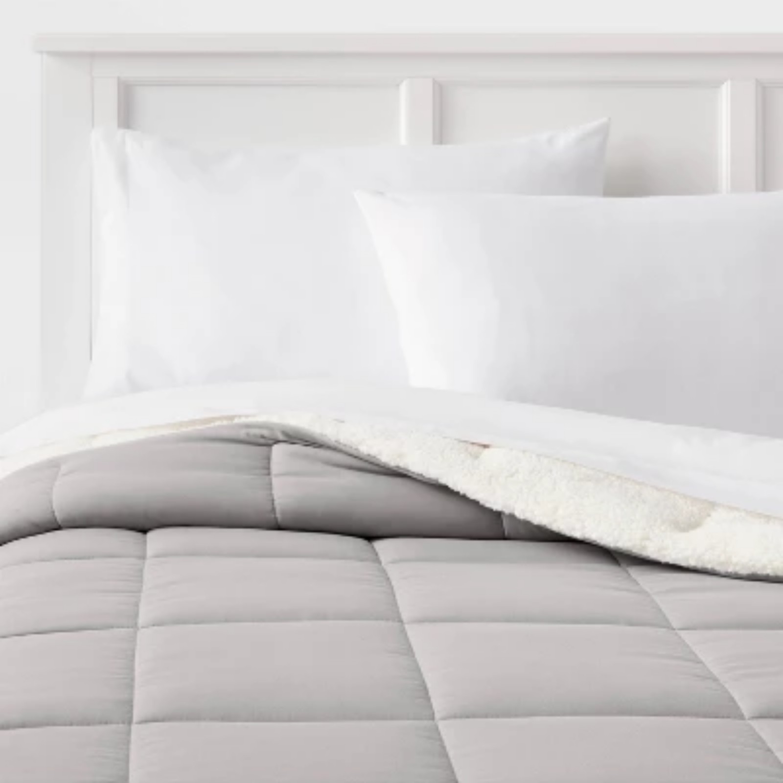 Room Essentials Faux Shearling Reversible Comforter Sherpa full or queen
