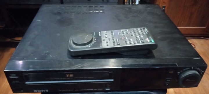 Sony SLV-373UC Professional 4 HEADS VCR With Video Editing
