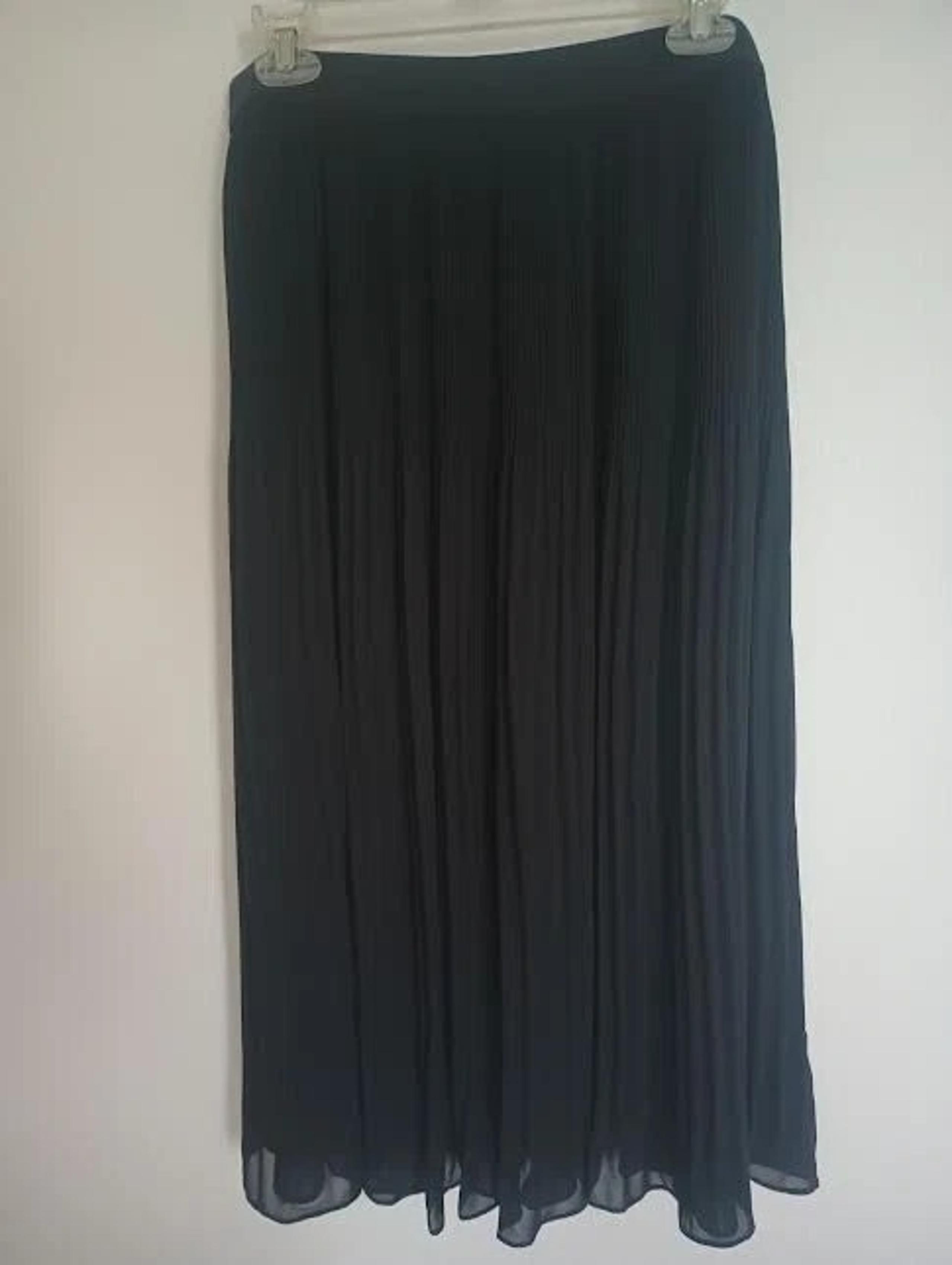 H&M WOMEN'S SKIRT BLACK PLEATED ELASTIC WAIST LINED SIZE LARGE NWT