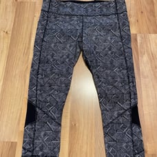 Lululemon Black & White Cropped Leggings (Size 12)