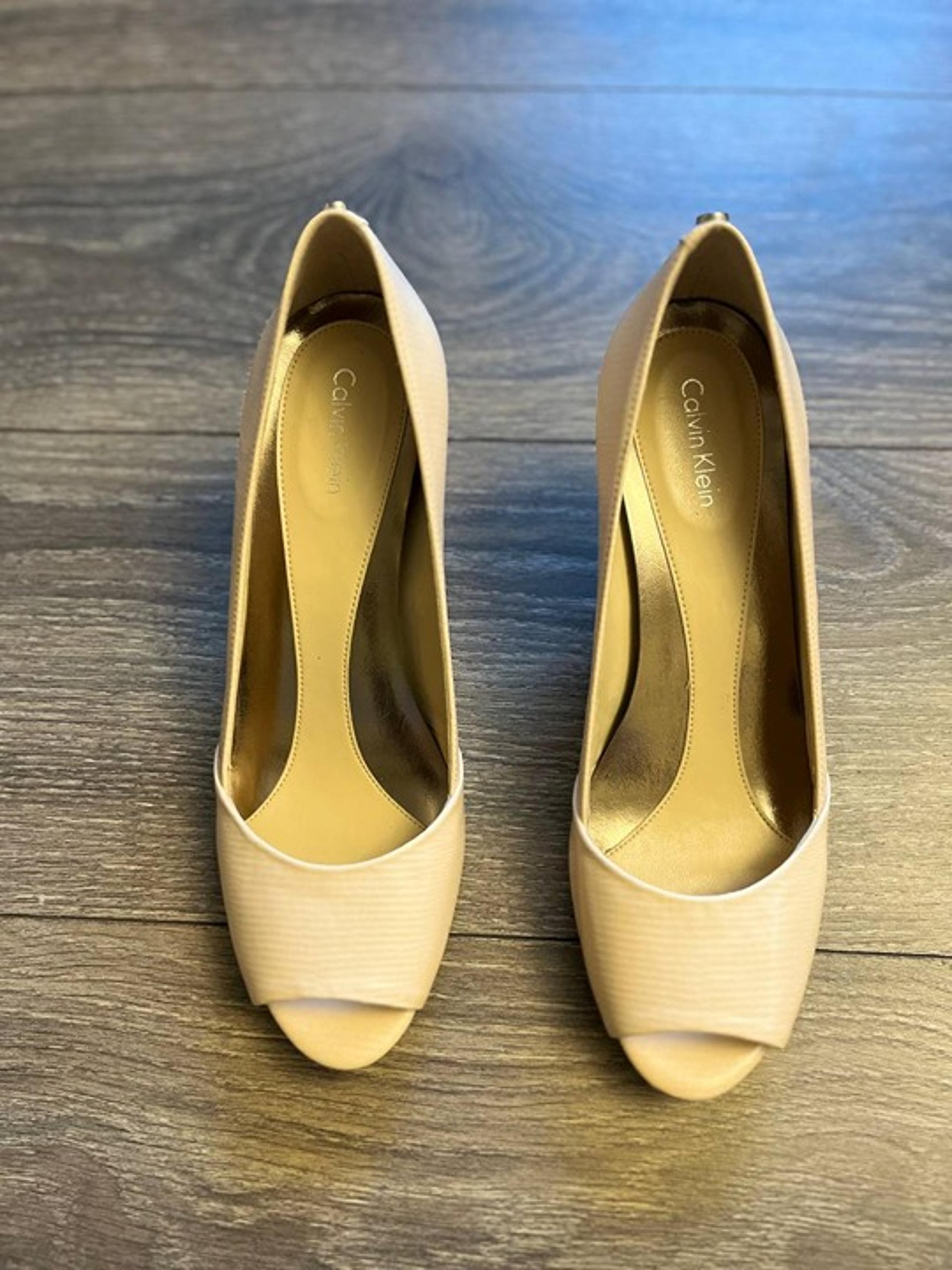Calvin Klein Beige Cream Pumps Women’s Kitten Heel Shoes Open Toe
