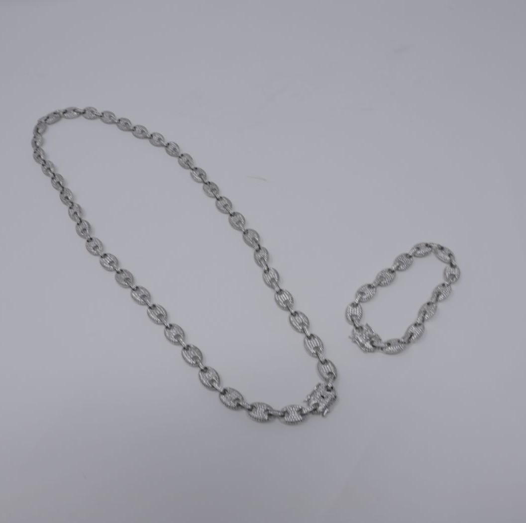 White Gold Plated Gucci link Necklace an