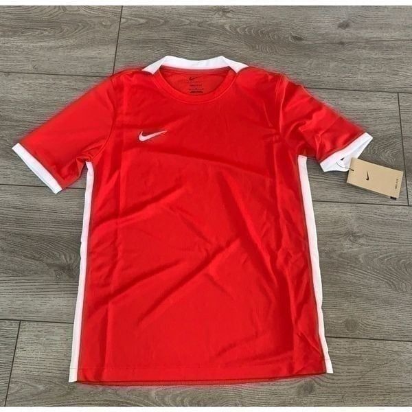 Nike kids football/ soccer jersey perfect for any sport practice