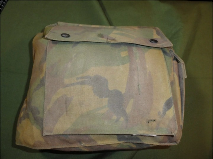 17x14 NETHERLANDS DUTCH ARMY BDU WOODLAND CARRIER BAG MASK VTG 1995 LD 3744