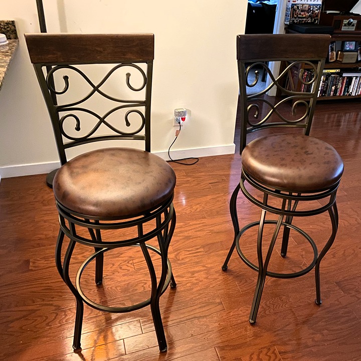 NEW Set of 2, 360 Degree Swivel, 30 Bar Height Bar Stools, Leather Padded