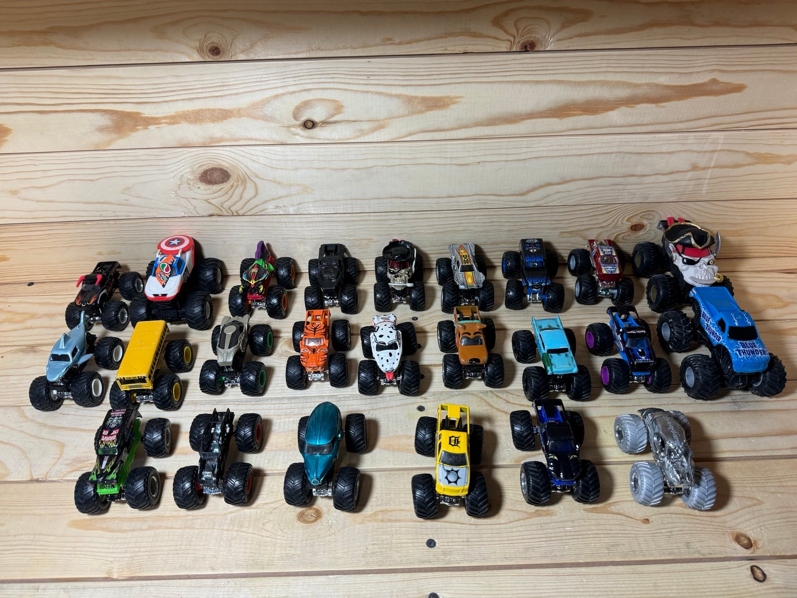 Lot of 25 Mixed Monster Jam Trucks Hot Wheels Diecast Grave Digger Mutt & More!
