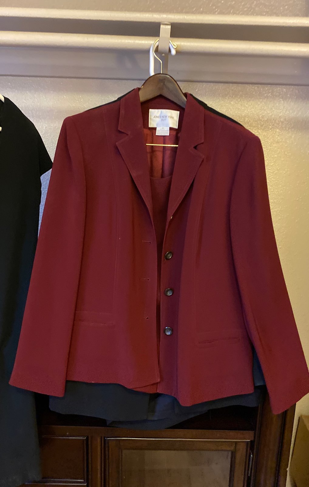 2 piece set burgendy color very professi