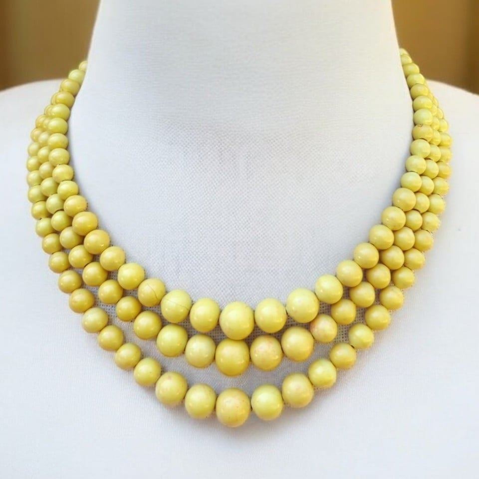 Rare vintage 1940s triple strand yellow bakelite short necklace
