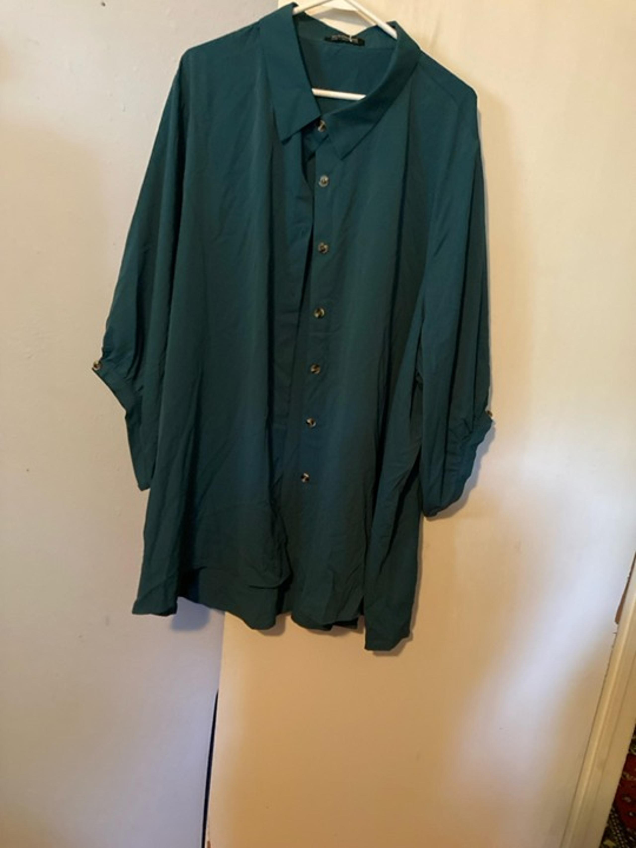 Bloomchic spruce green button up blouse sZ