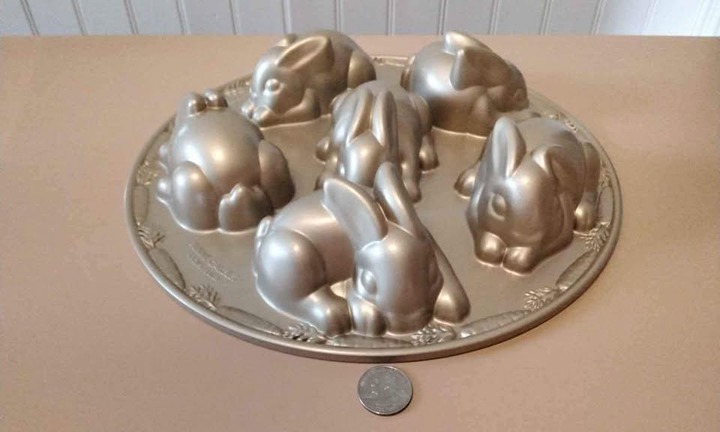 Nordic Ware Cast Aluminum Easter Bunny Rabbit Cakelet / Cupcake Pan