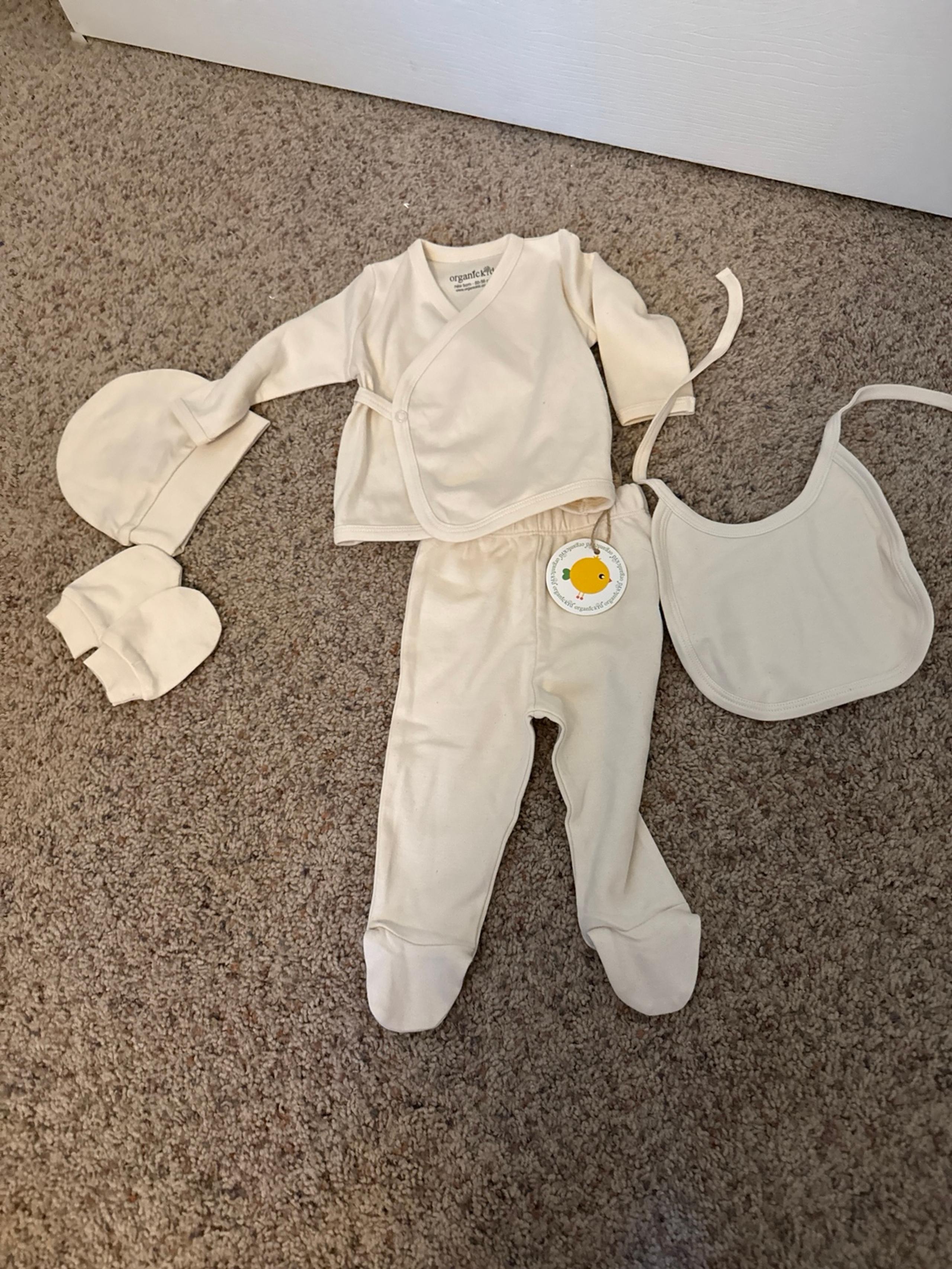 Newborn unisex outfit
