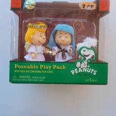 Peanuts Linus, Sally & Snoopy Nativity Pageant Articulated Action Figure Set